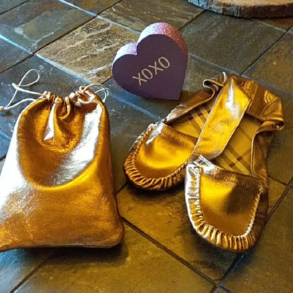 BURBERRY Gold Foldable Ballet Flats with Pouch Size 7